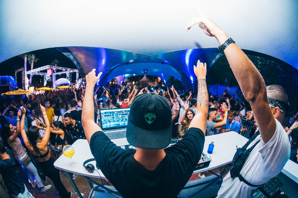 F3LY en cabina, ambiente festival